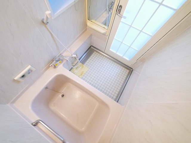 吉田貸家の浴室|きれいなお風呂です