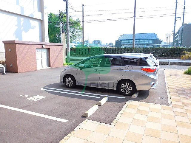 リヴィエールシャン豊の駐車場