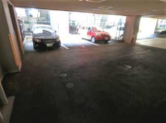 【駐車場】 | いつでも目の届く敷地内に屋内駐車場があります♪お車をお持ちの方におすすめです！
