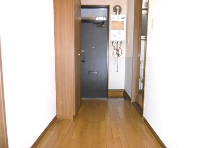 【玄関】 | グランドハイツB棟　 | シンプルで使いやすい玄関です　シューズボックス
