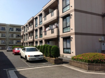 【駐車場】 | オーソネタウンハウス弐番館 | いつでも目の届く敷地内に駐車場があります♪お車をお持ちの方におすすめです！