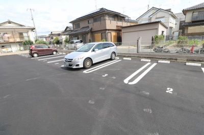 【駐車場】 | レークシティ | 駐車場に車を止められます