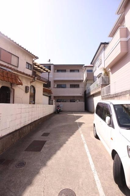 サンフローレ千代が丘の駐車場