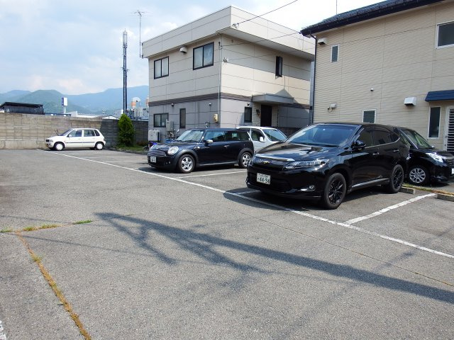 ライフステージ宮ハウスⅠの駐車場