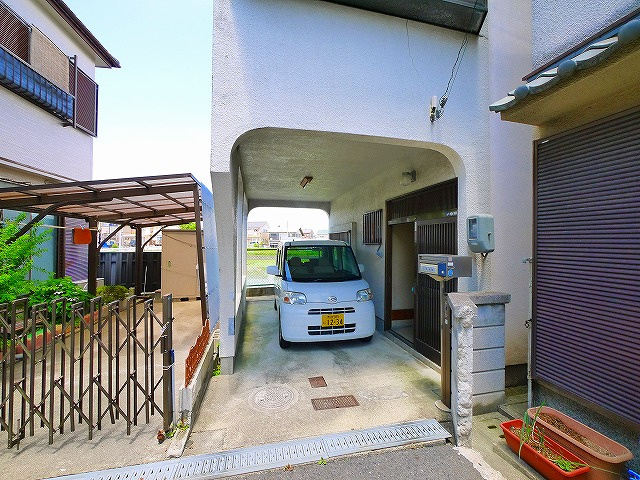 中山町一戸建の駐車場