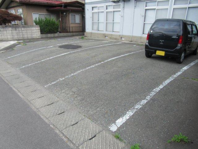 瀬野アパートの駐車場