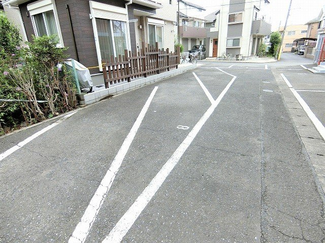 万世マンションの駐車場