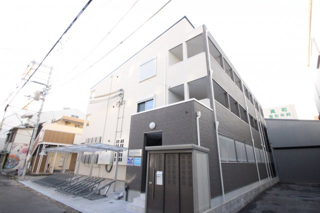 LALLA PALLOOZAの外観