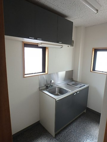 AKビルのキッチン
