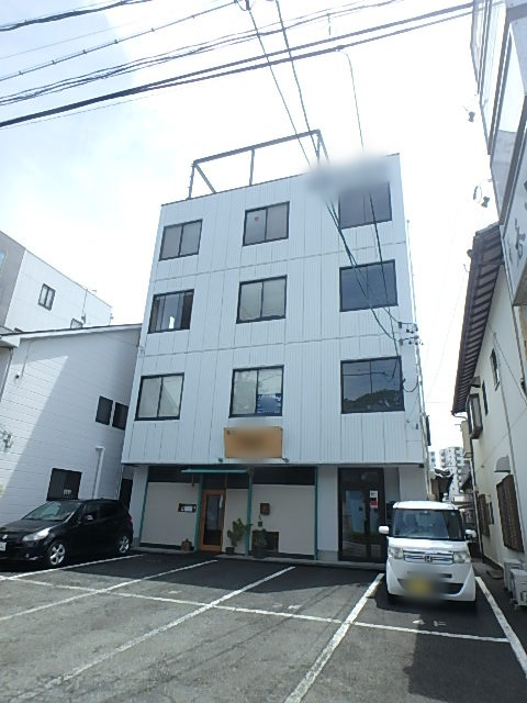 AKビル