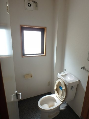 AKビルのトイレ