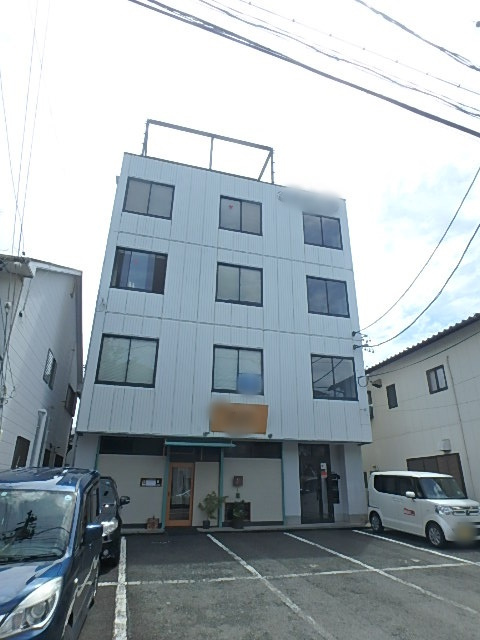 AKビルの外観