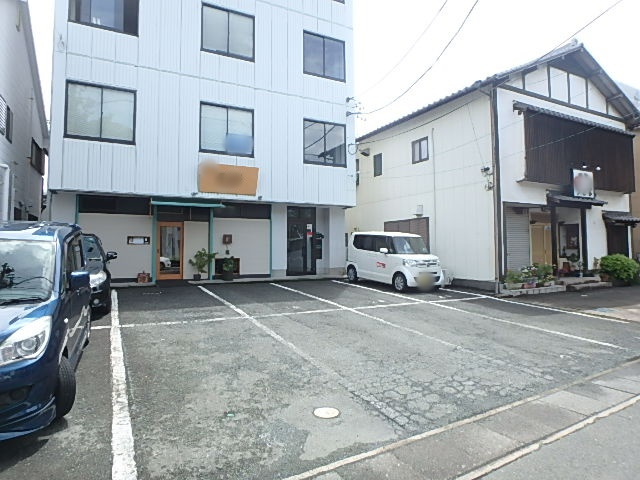 AKビルの外観