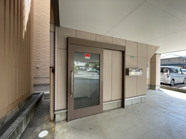 山藤ビルのエントランス