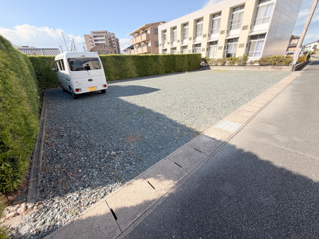 アルナビル　西棟の駐車場