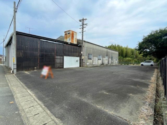 神原町貸工場の駐車場