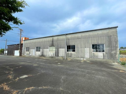 神原町貸工場の駐車場