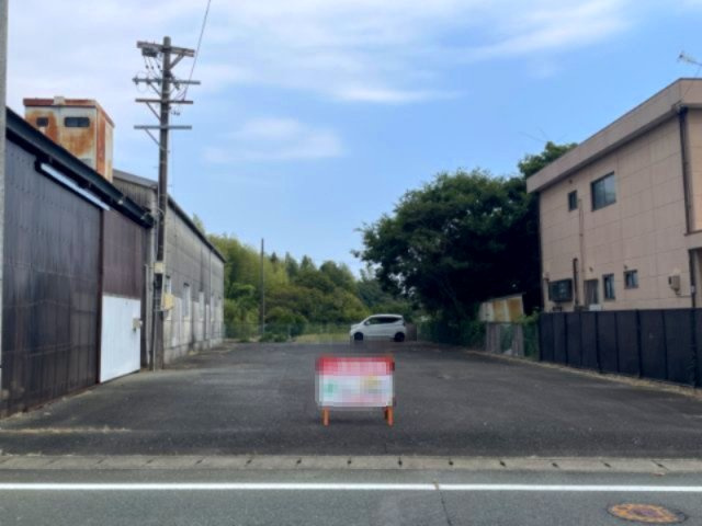 神原町貸工場の駐車場