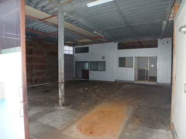 神原町貸工場の内装