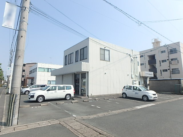 カワ清東山第10ビルの外観