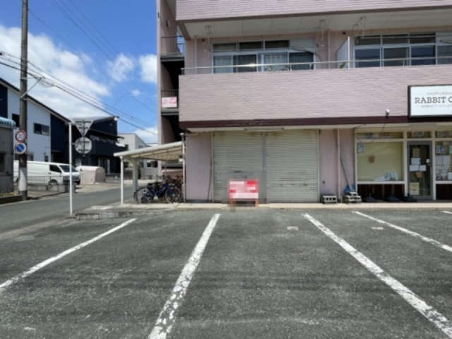 内田ビルの駐車場