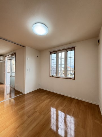 ミラベル上福原の洋室