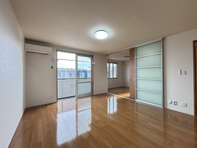 ミラベル上福原の居間・リビング