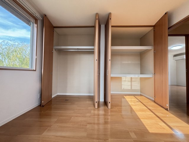 ミラベル上福原の洋室