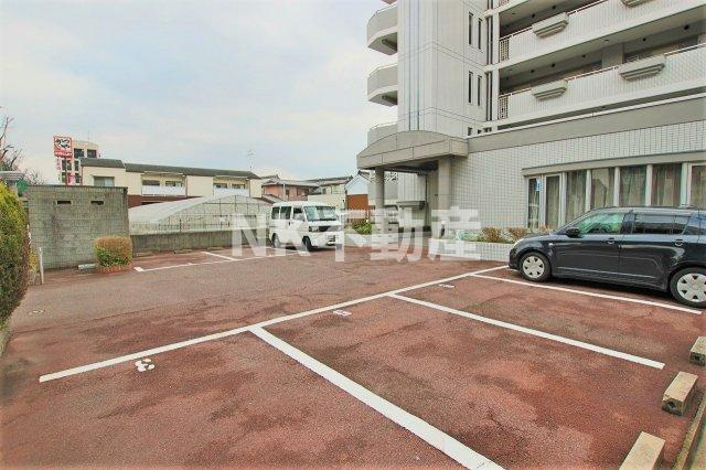 【駐車場】 | ブルーメンハウス（高井田賃貸） | 駐車場があるので、車を買う予定の方も安心です