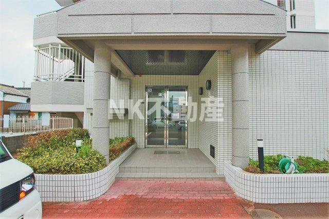 【エントランス】 | ブルーメンハウス（高井田賃貸） | 清潔なエントランスです