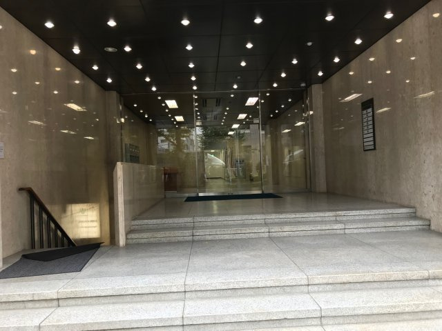 小川町進興ビルのエントランス