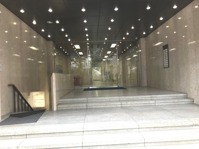 小川町進興ビルのエントランス