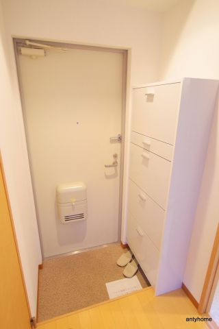 メゾンドアヴェル4　仲介手数料無料の玄関