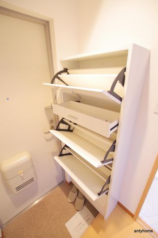 メゾンドアヴェル4　仲介手数料無料の玄関