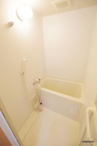 メゾンドアヴェル4　仲介手数料無料の浴室