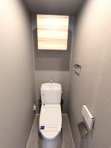 RESIDIA町屋のトイレ|洗面室と独立した温水洗浄便座です