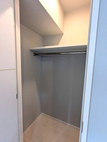 RESIDIA町屋の収納|7帖洋室のウォークインクローゼットです