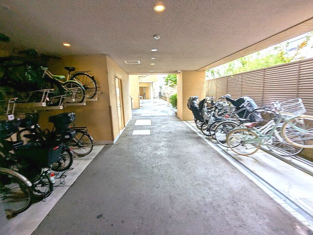 RESIDIA町屋の設備|レジディア町屋の駐輪場です