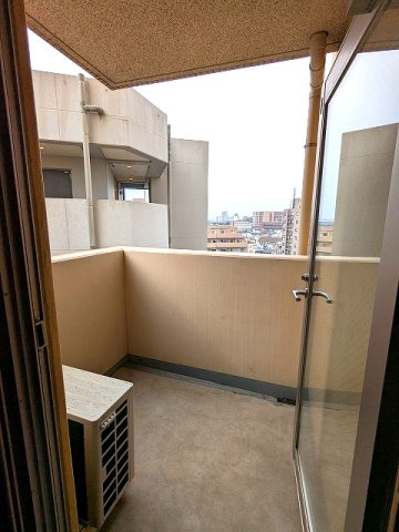 RESIDIA町屋の設備|リビングと独立した7帖洋室、バルコニーに面した明るい室内