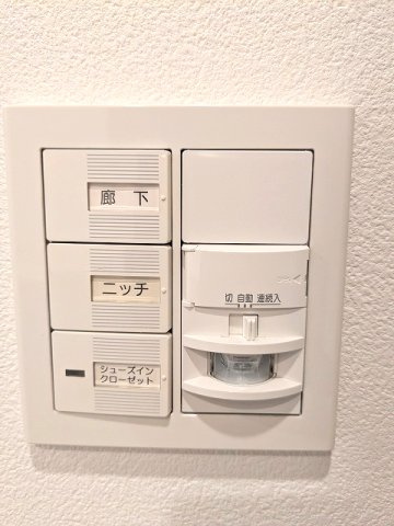 RESIDIA町屋の設備|レジディア町屋の人感センサー付玄関ライトです