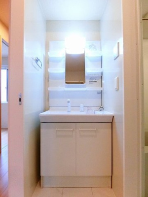 【独立洗面台】 | サンストラール | 洗髪洗面化粧台で忙しい朝にも寝癖の付いた頭にも優しい☆お化粧するときにも大活躍です♪