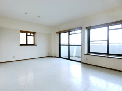 【居間・リビング】 | リブコート神戸山の手 | ゆったり過ごせるリビングです