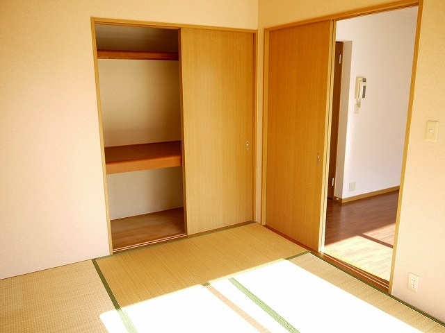 エステートピアヨネザワの収納|和室です