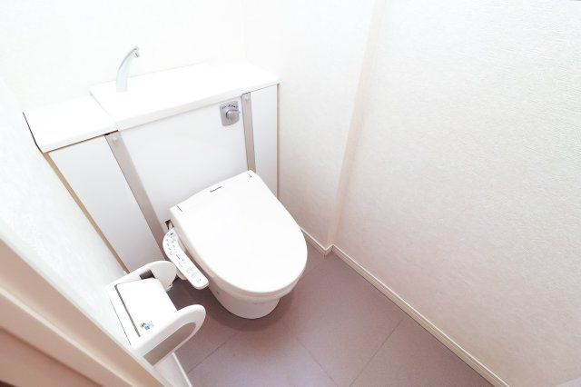 サヴォイテンジンクォーター14階のトイレ|別号室です。現状優先になります。