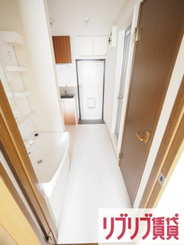 東千葉ハイリビング六番館の玄関