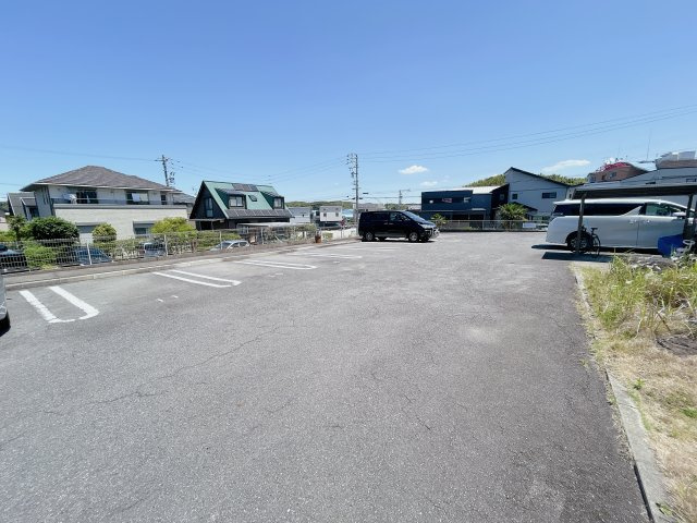 セラリッシュＢ棟の駐車場