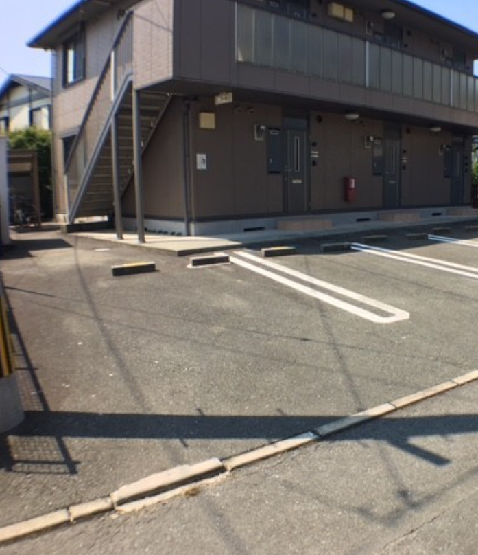 ファランドールの駐車場|駐車場があるので、車を買う予定の方も安心です