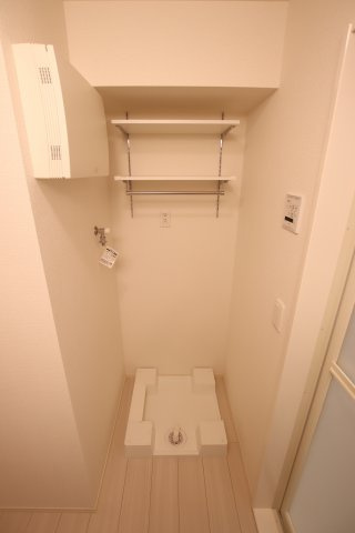 【設備】 | メゾンドール北野田 | 室内洗濯機置場