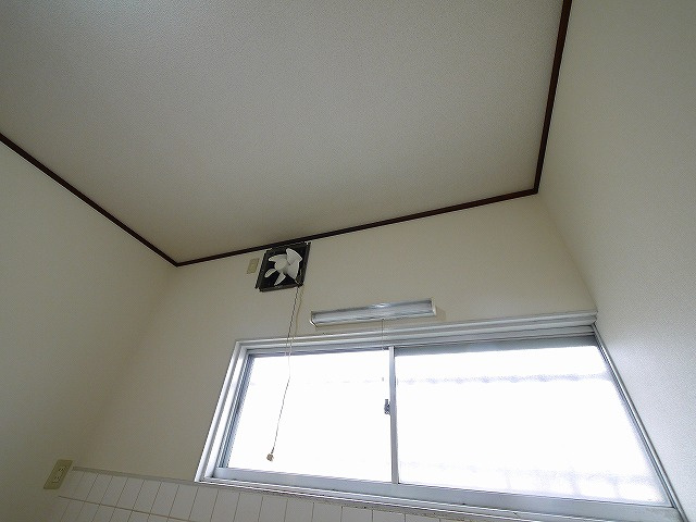 ピノ179W（1号　2号）のキッチン|大きな窓があり明るいキッチンです