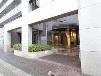 【エントランス】 | JR根岸線「磯子」駅平坦徒歩18分、「根岸」駅平坦徒歩18分の2駅利用可能！